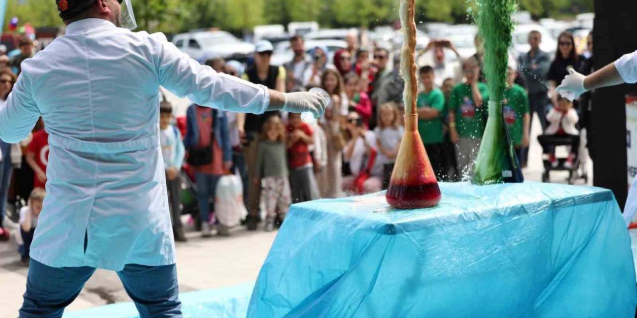 Çocuklar Bayramı Bilim Şovlarıyla Kutluyor