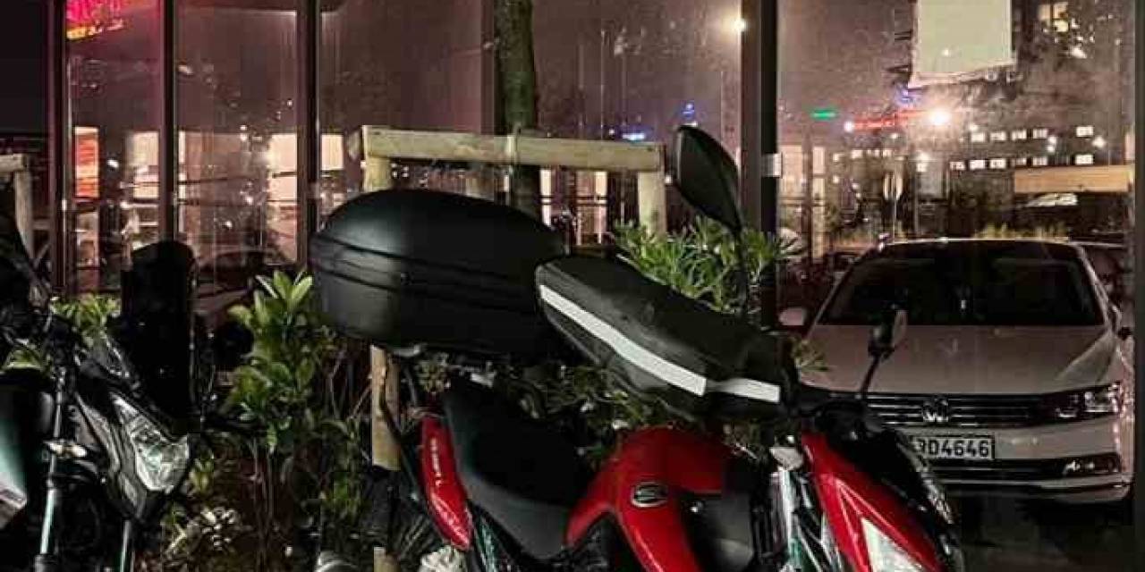 Park Halindeki Motosikleti Çalarak Kayıplara Karıştı: O Anlar Kameraya Yansıdı