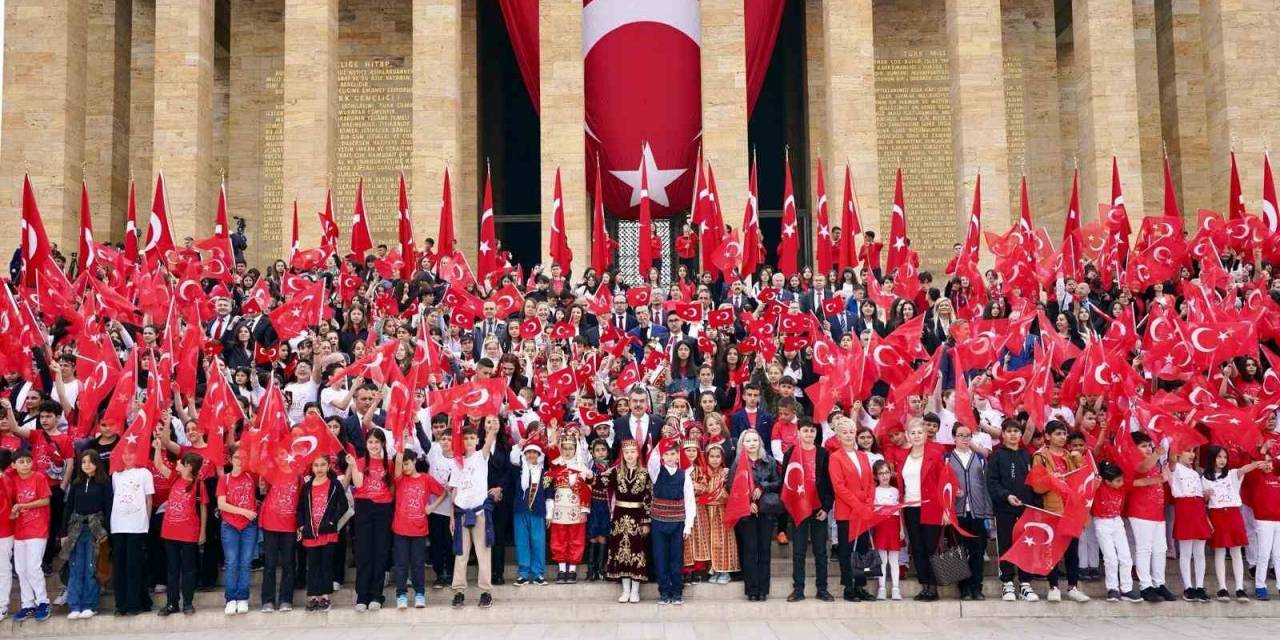 Milli Eğitim Bakanı Tekin, Çocuklarla Anıtkabir’de