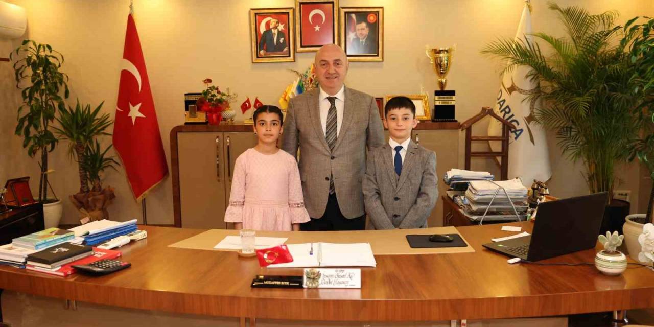 Başkan Bıyık Koltuğunu Çocuklara Bıraktı