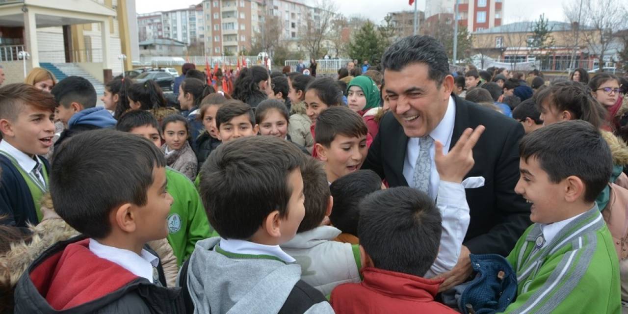 Başkan Demir’in 23 Nisan Mesajı