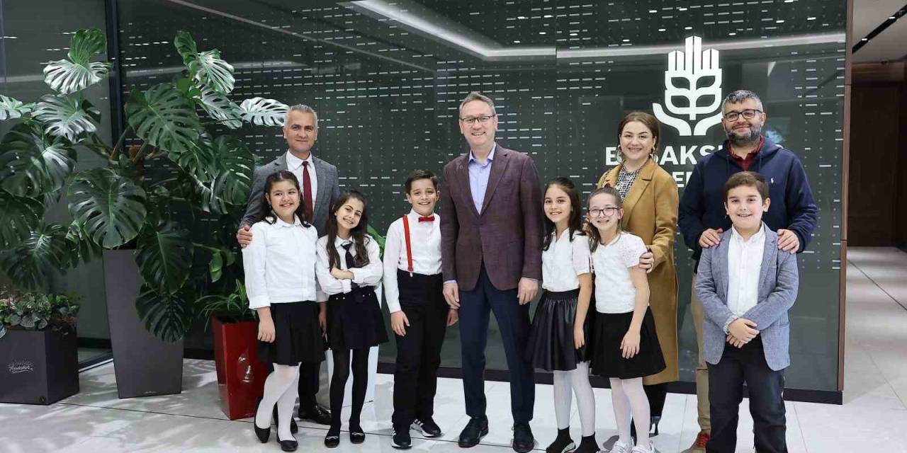 23 Nisan’da Başakşehir’de Başkanlık Koltuğuna Oturan Hikmet’ten Filistin Mesajı