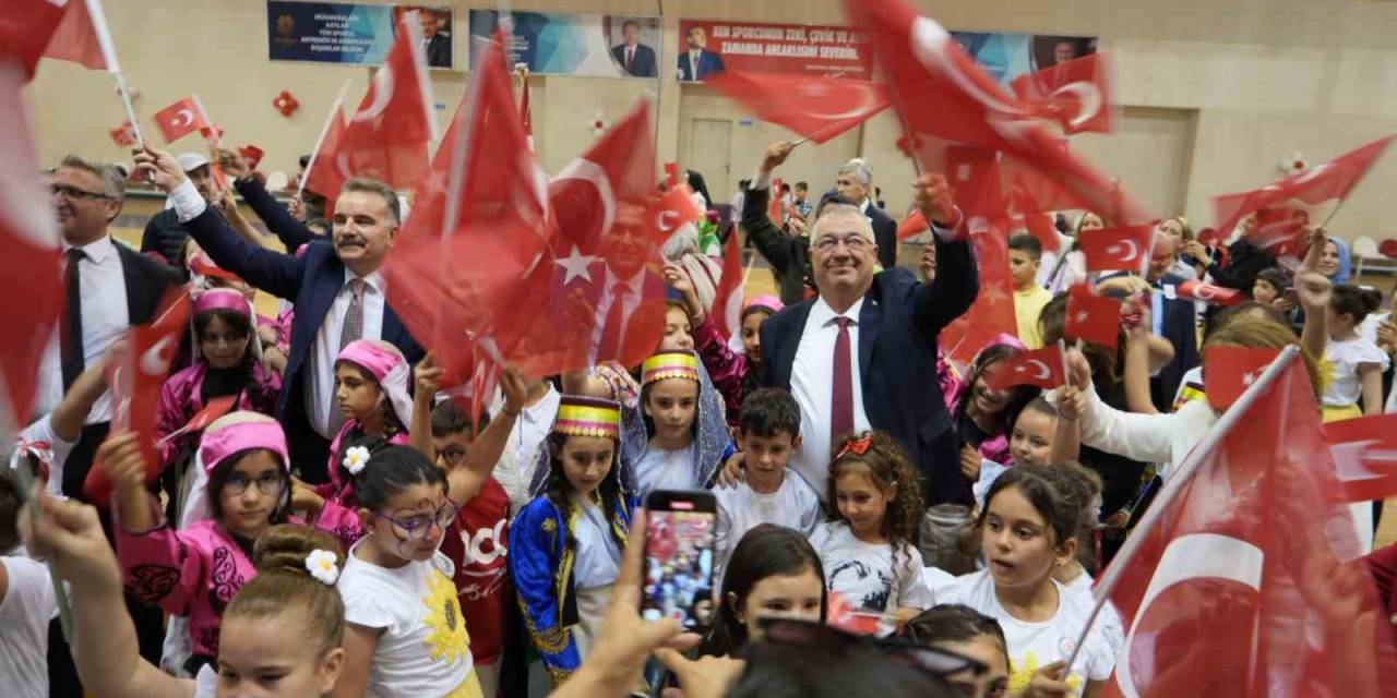 Edremit’te 23 Nisan Ulusal Egemenlik Ve Çocuk Bayramı Coşkuyla Kutlandı