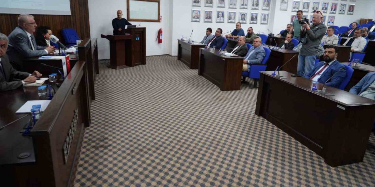 Edremit Belediye Başkanı Ertaş, Turizm Haftası Dolayısıyla Sektör Temsilcileriyle Buluştu
