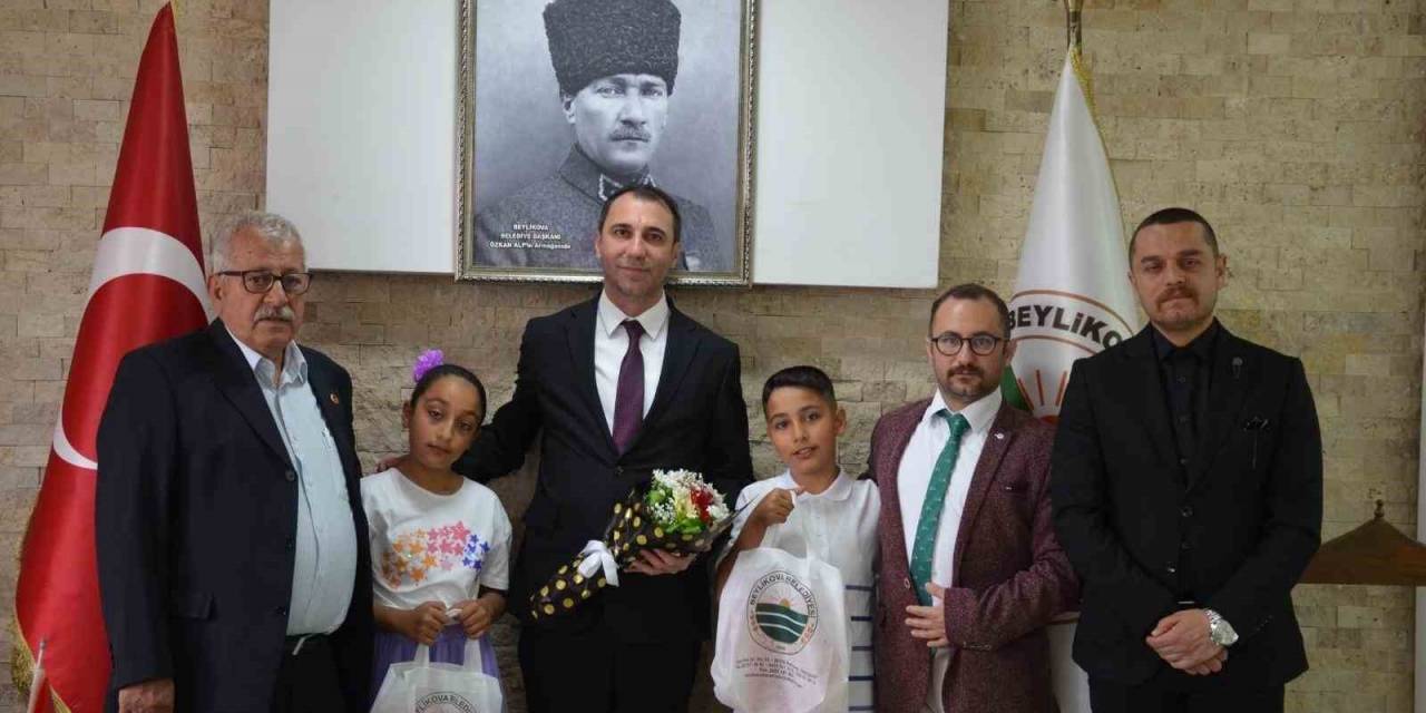 Başkanlık Koltuğu 23 Nisan´da Koltuk Havin Ve Adar’ın Oldu