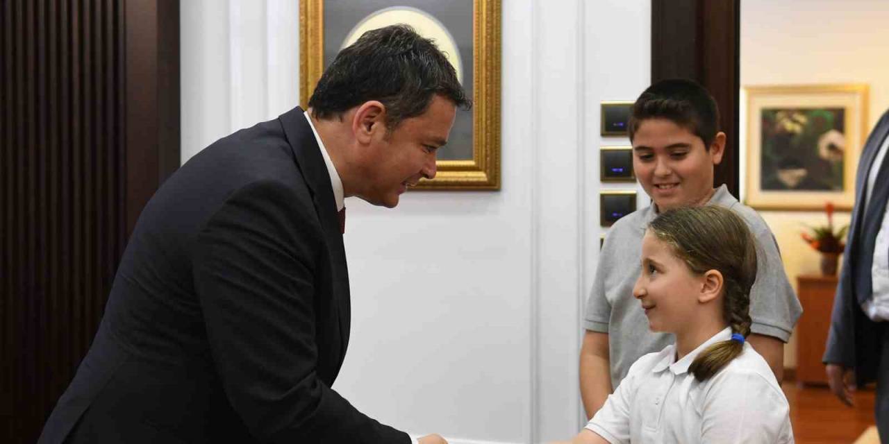 Başkan Aydın Koltuğunu Çocuklara Bıraktı