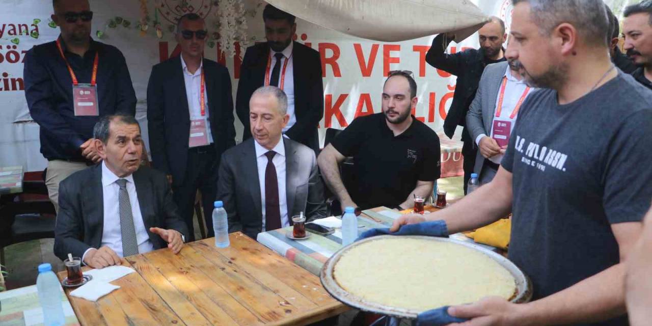 ‘Şimdiden Hayırlı Olsun Şampiyonluğunuz’ Diyen Künefe Ustası, Galatasaray Başkanı Dursun Özbek’i Gülümsetti