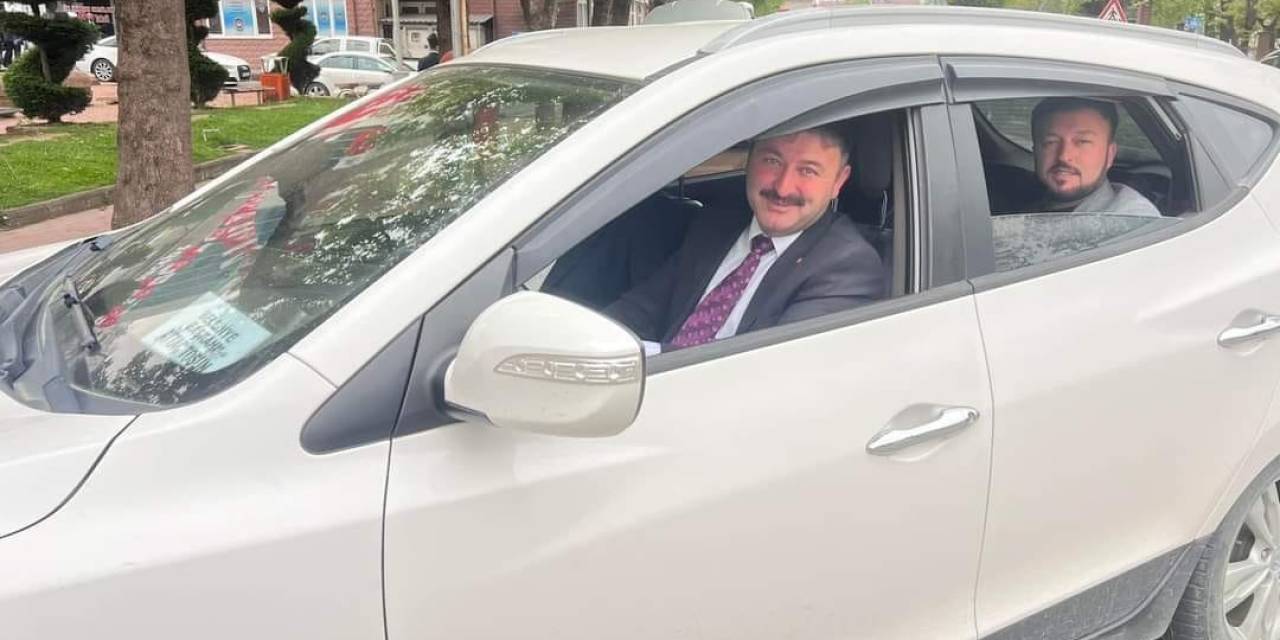 Belediye Başkanı Makam Aracı Yerine Şahsi Aracını Kullanıyor