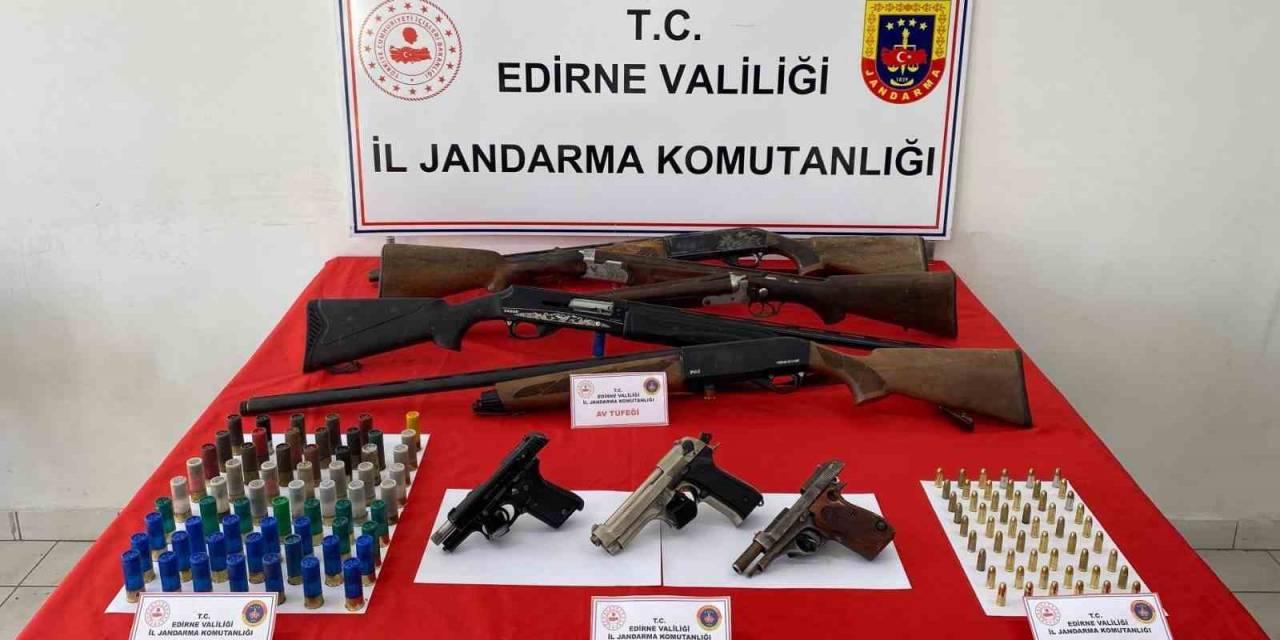 Edirne’de Ruhsatsız Tabancalar Ve Tüfekler Ele Geçirildi: 2 Gözaltı