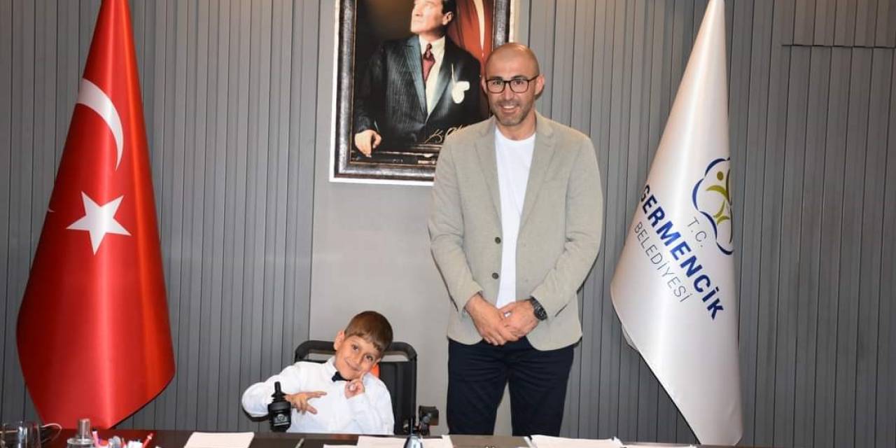 Başkan Zencirci Koltuğunu Çocuklara Devretti