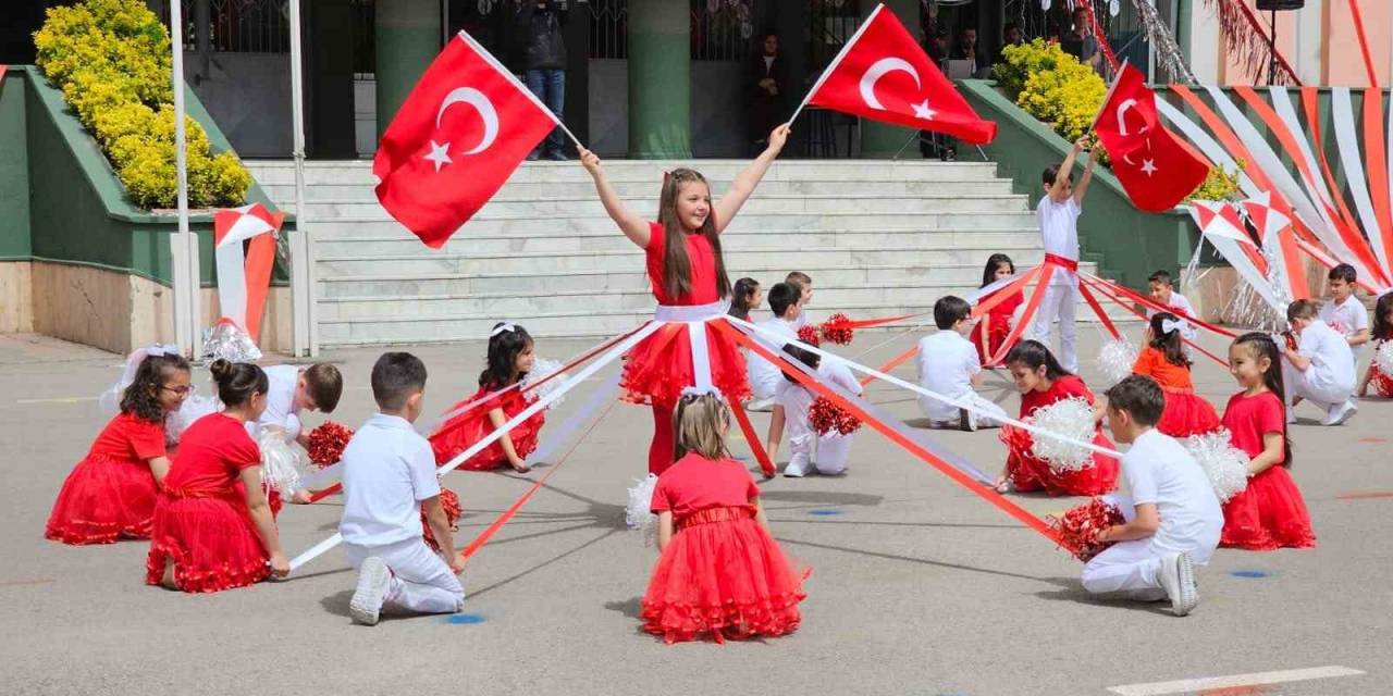 23 Nisa’da Gölcük Renkli Görüntüler Sahne Oldu