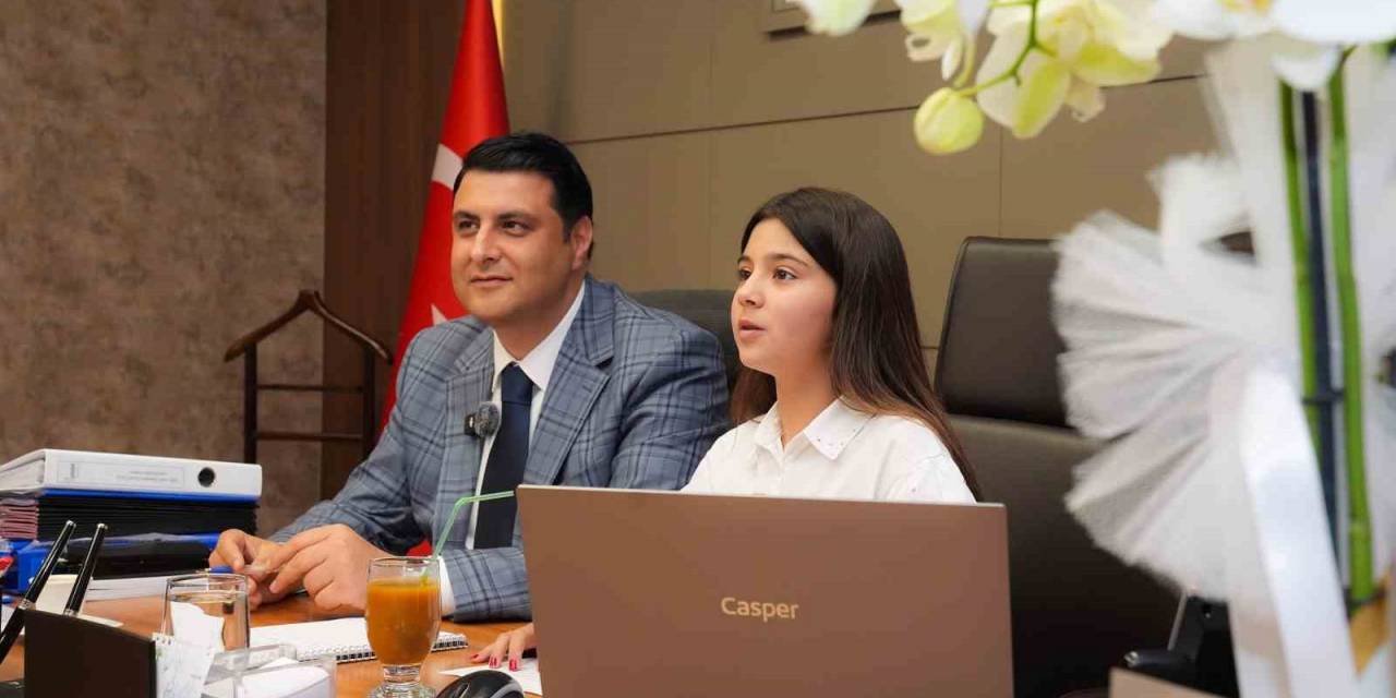 Yılmaz, Görevi Ecrin Naz Atar’a Devretti