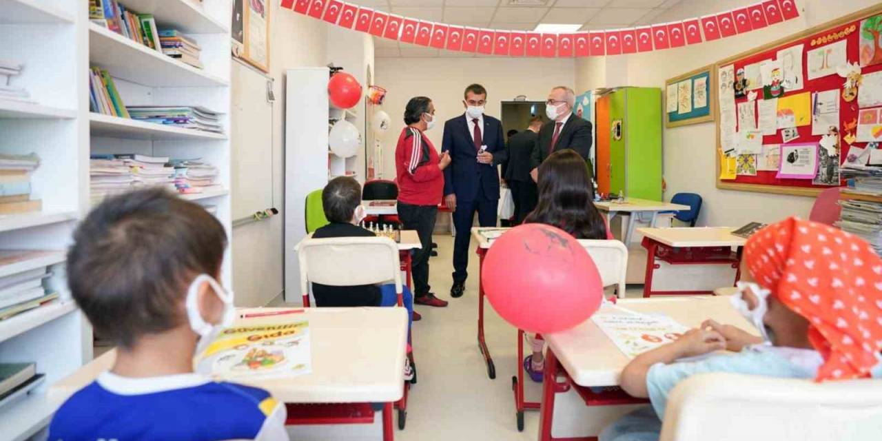 Bakan Tekin, Ankara’da Hastane Sınıfı Ziyaret Etti