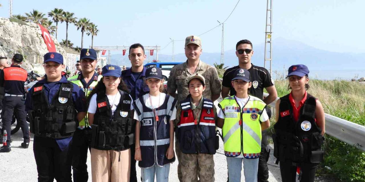 23 Nisan’da Çocuklar Güvenlik Kuvvetleriyle Denetimde