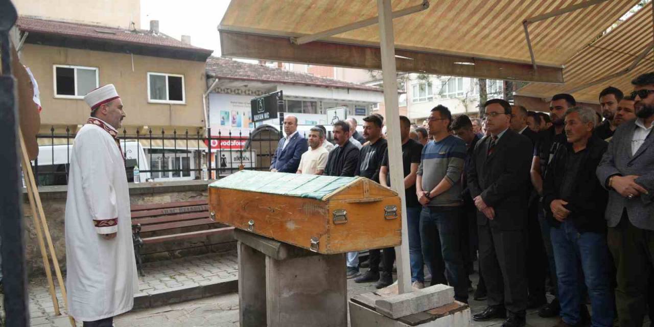 Ormanda Aracına Aldığı Müşteri Tarafından Öldürülen Taksi Şoförü, Toprağa Verildi