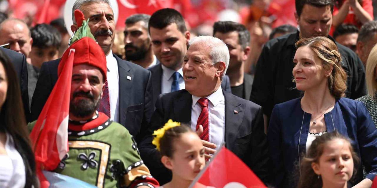 Bursa’da 23 Nisan Coşkusu Kentin Dört Bir Yanını Sardı