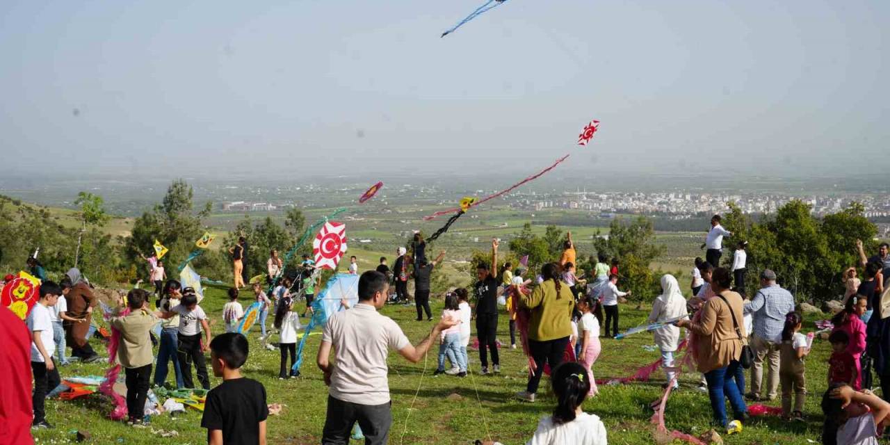 Depremzede Çocuklar Uçurtma Şenliği İle Çifte Bayram Yaşadı