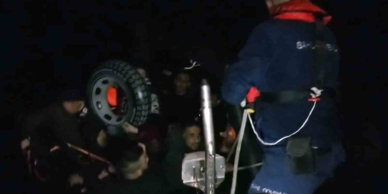 Yunanistan’ın Geri İttiği Can Salındaki 18 Düzensiz Göçmen Kurtarıldı