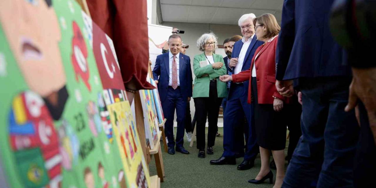 Almanya Cumhurbaşkanı Steinmeier, Gaziantep’te Depremzedelerle Bir Araya Geldi