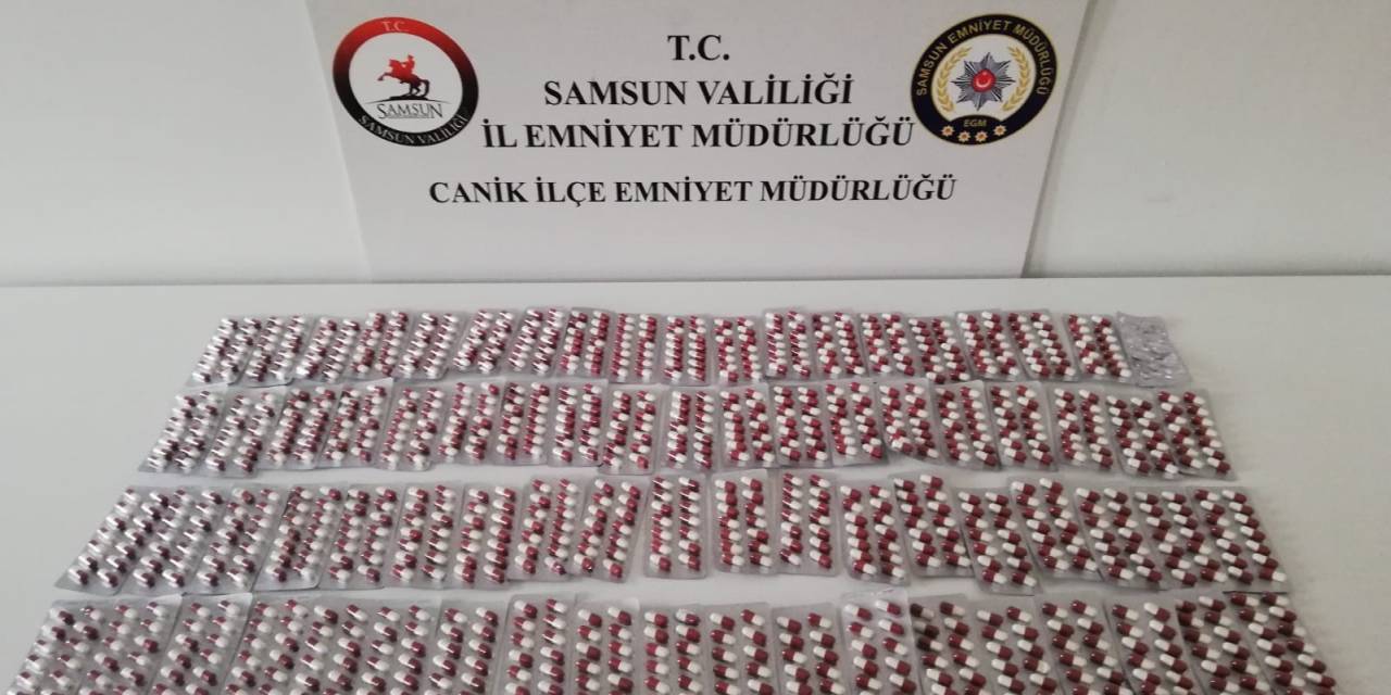 Polis Şüpheli Şahsın Elindeki Poşette 1050 Adet Sentetik Ecza Ele Geçirdi