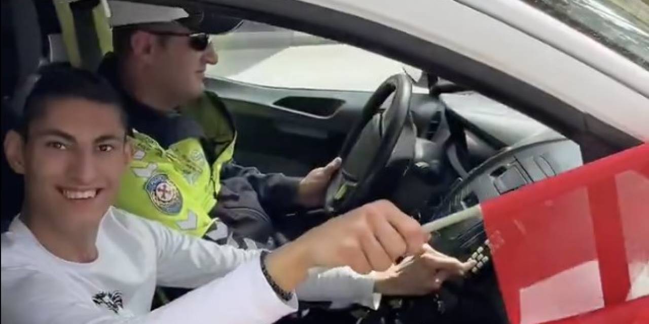 Burdur Emniyeti Polis Aracına Binmek İsteyen Engelli Genci Kırmayıp Şehir Turu Attırdı