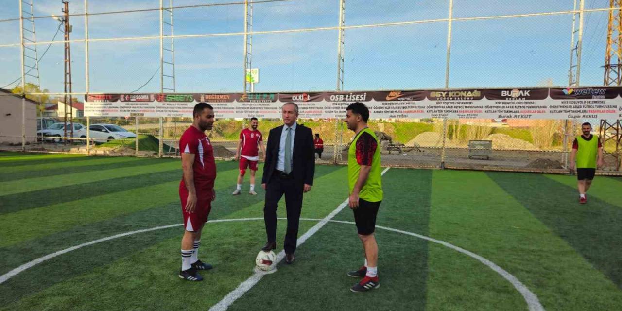 Ağrı’da Geleneksel Öğretmenler Arası Futbol Turnuvası Heyecanla Başladı