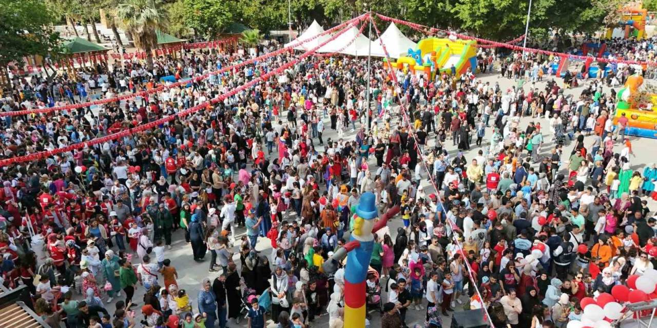 Depremzede Çocuklar,  23 Nisan’ın Tadını Çıkardılar