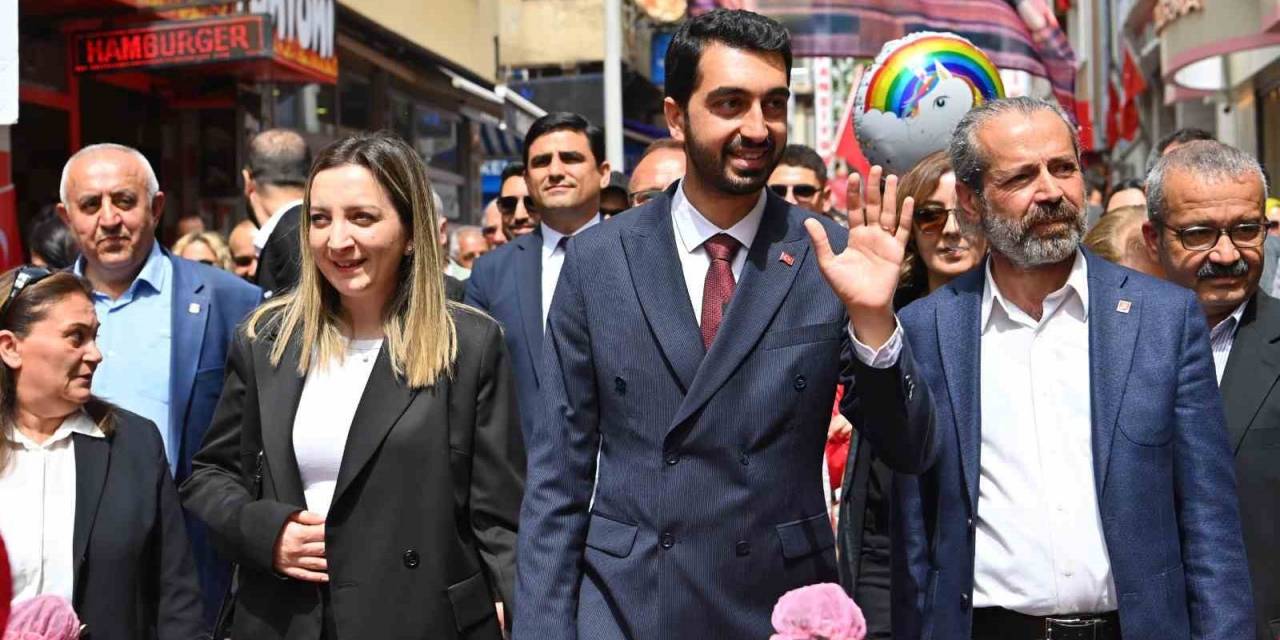 Tuzla’nın Sokakları Binlerce İnsanı 23 Nisan Coşkusunda Buluşturdu