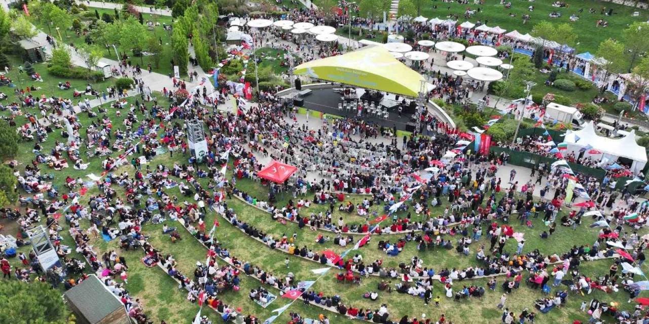 Beylikdüzü’nde 23 Nisan  Ulusal Egemenlik Ve Çocuk Bayramı Coşkuyla Kutlandı