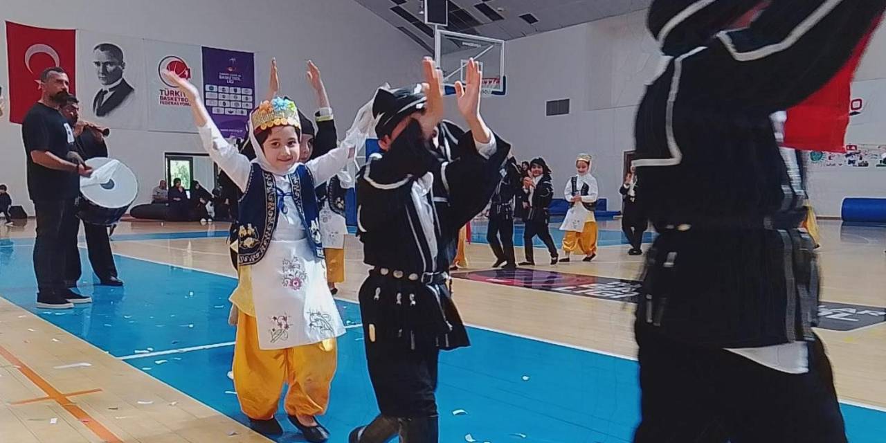 Miniklerden Coşkulu 23 Nisan Kutlaması