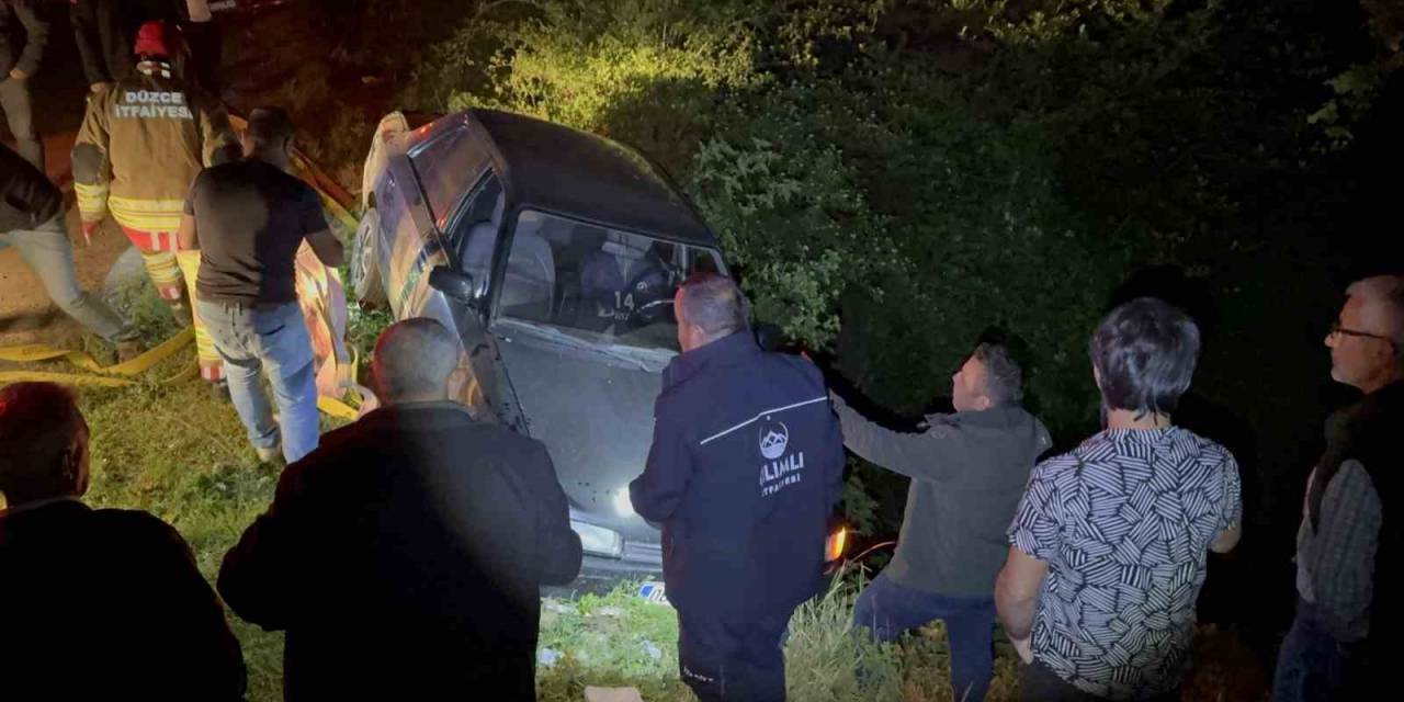 Uçurumdan Yuvarlanan Otomobili İtfaiye Son Anda Kurtardı