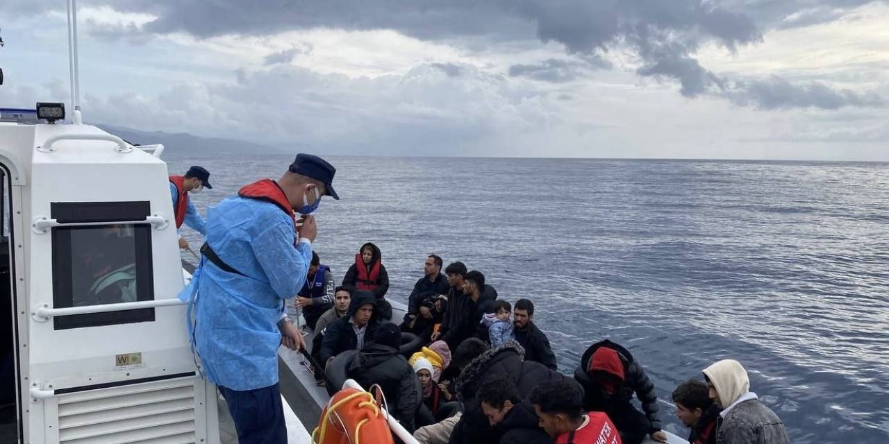 Ayvacık Açıklarında 29 Kaçak Göçmen Kurtarıldı