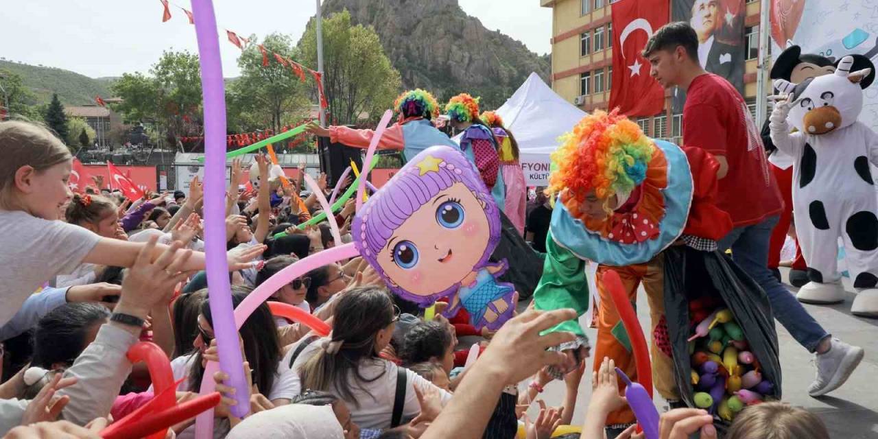 Afyonkarahisar Belediyesi’nden 23 Nisan Şenliği