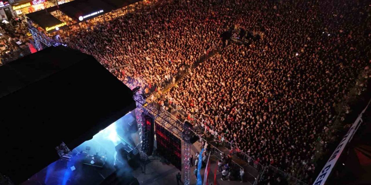 Büyükşehir, 23 Nisan’ı Binlerce Kişinin Katıldığı Konserle Kutladı