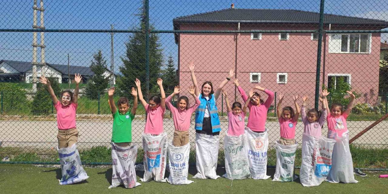 Gönüllerince Eğlendiler Halat Çektiler, Çuvalla Koştular