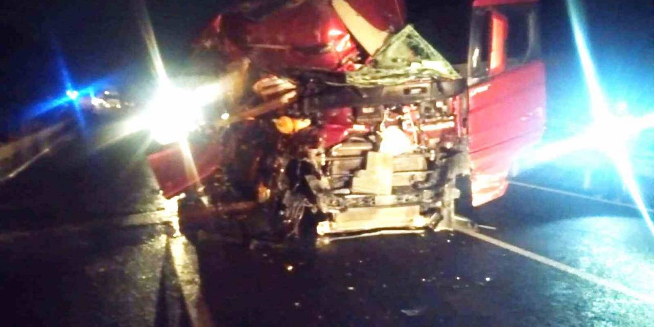 Bozüyük’te Süt Yüklü Tanker İle Tır Çarpıştı: 3 Yaralı