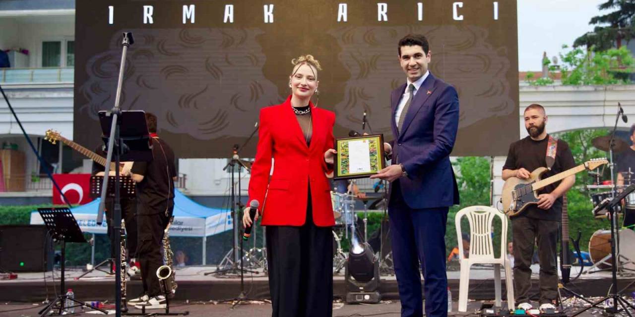 Avcılar’da Çocuklar, Irmak Arıcı Konseri İle 23 Nisan Coşkusunu Doyasıya Yaşadı