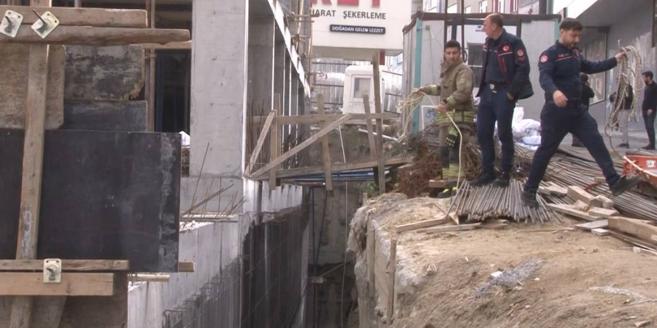 Bağcılar’da Yaklaşık 10 Metre Yükseklikten Düşen İşçi Yaralandı