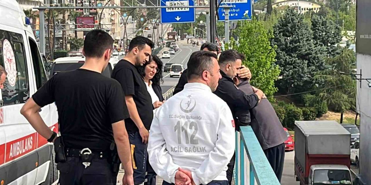 Polisin Şefkat Eli: İntihar Girişiminde Bulunan Şahsı Sarılarak İkna Etti