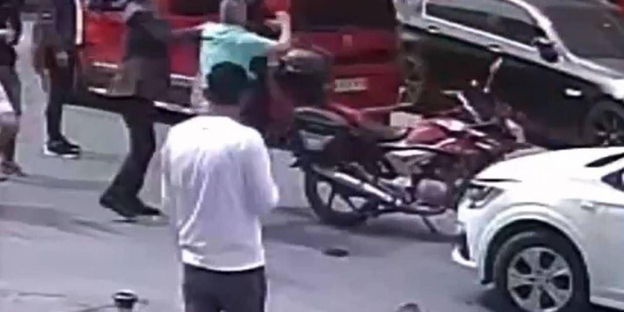 Esenyurt’ta Kaza Sonrasında Ortalık Boks Ringine Döndü; O Anlar Kameraya Yansıdı