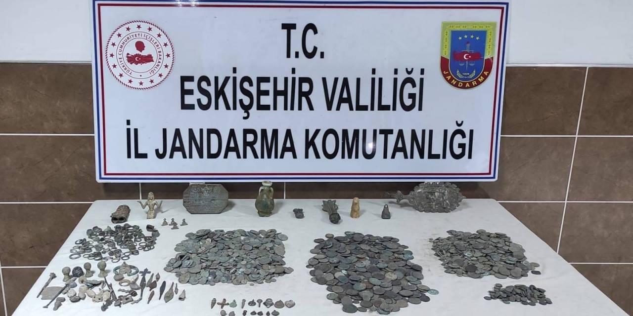 Jandarma Ekipleri Bin 866 Adet Tarihi Eser Ele Geçirdi