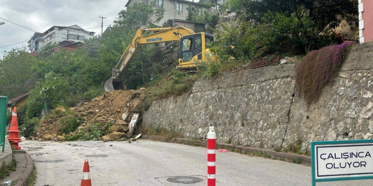 Tehlike Arz Eden Taş Duvar Yenileniyor