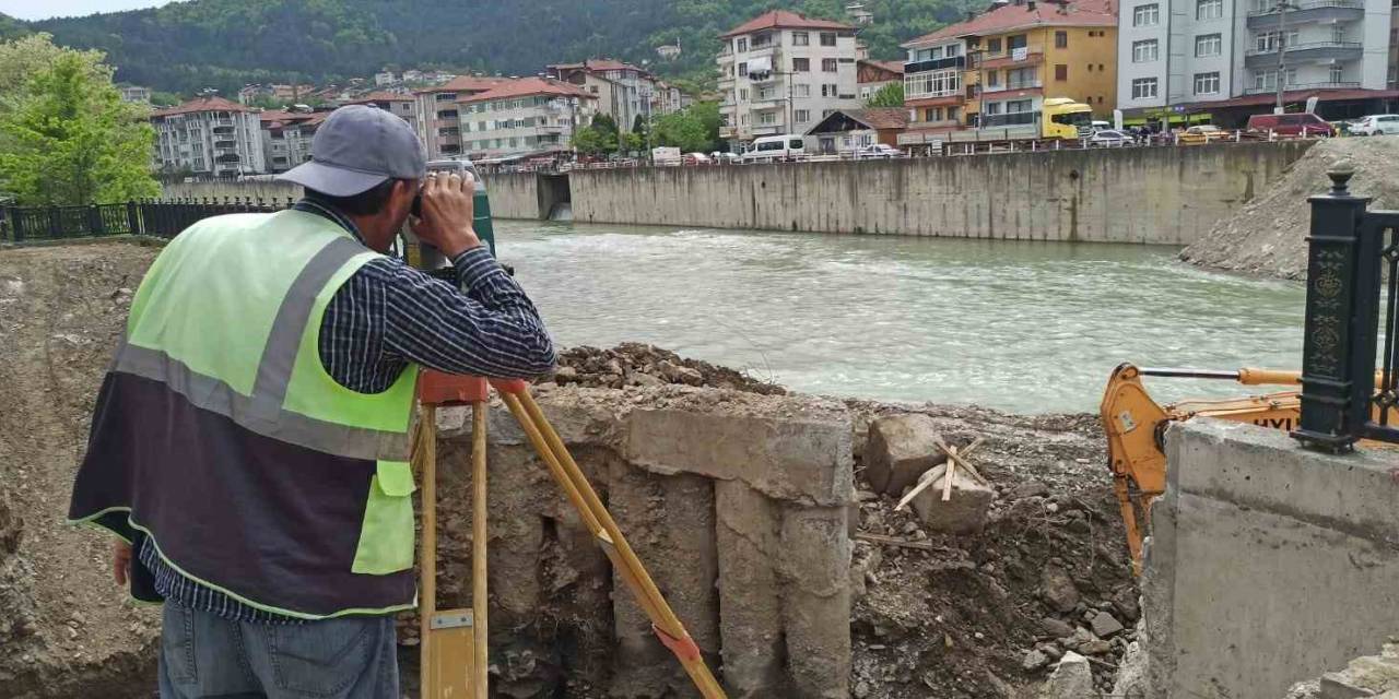 Devrek’te Asma Köprünün İnşaatı Hız Kesmeden Devam Ediyor