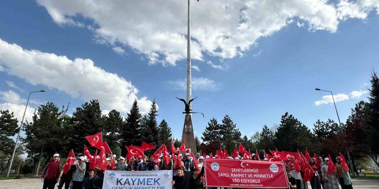 Büyükşehir Kaymek Öğrencilerinden Şehitler Haftası’nda Anlamlı Ziyaret