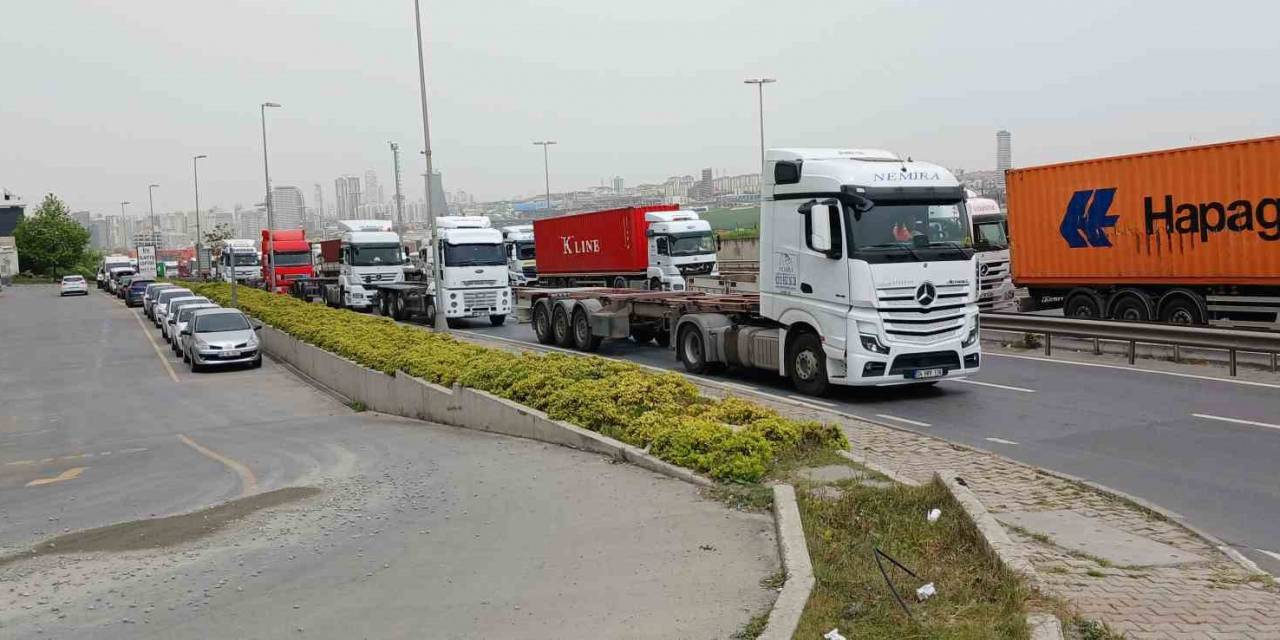 Beylikdüzü’nde Tır Kornaları Mahalleliyi İsyan Ettirdi