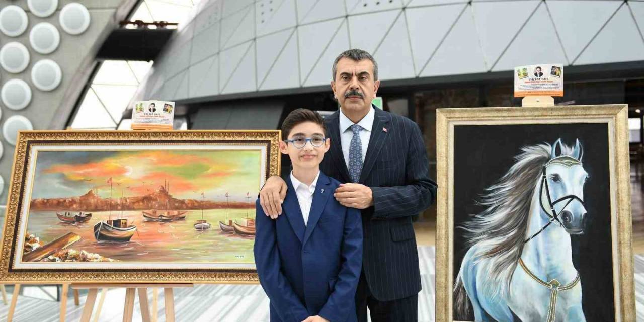 Bakan Tekin Şehit Polis Memuru Hüseyin Gül’ün Oğlu Talha’nın Sergisini Ziyaret Etti