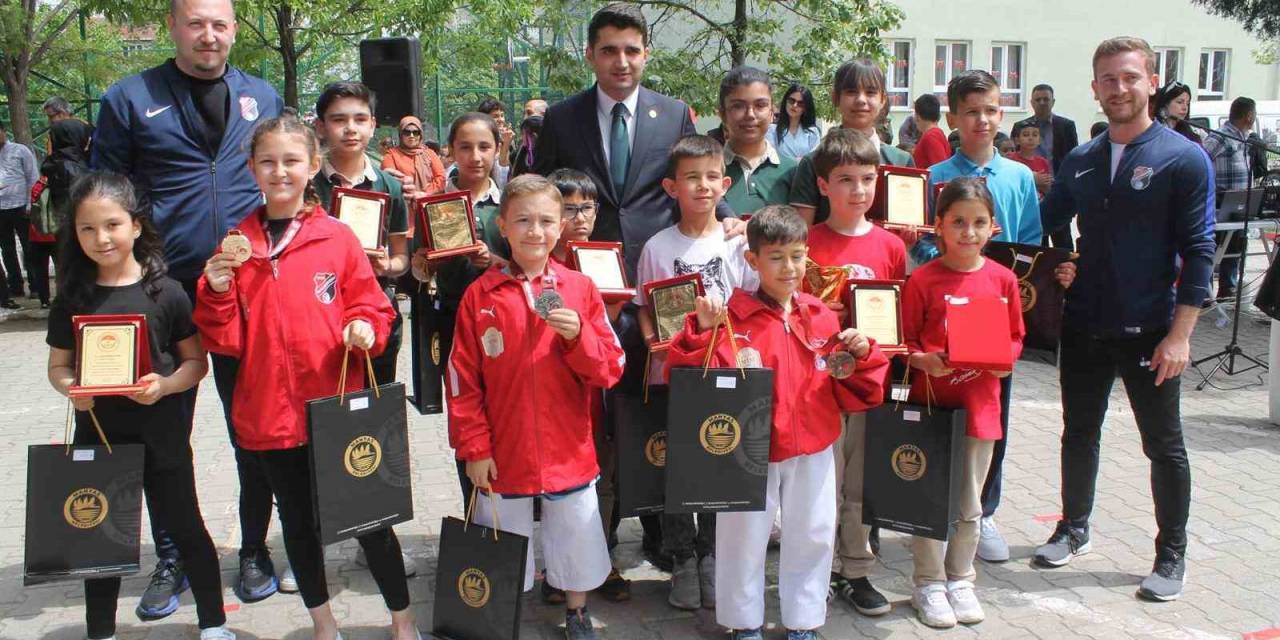 Manyas Belediye Karate Takımı, 3 Kupa İle Döndü