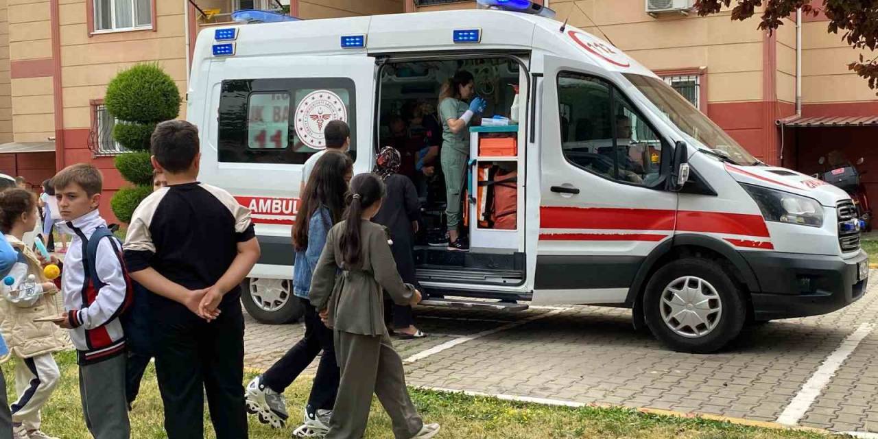 Tadilat Yapılan Apartmanın Çatı Katında Yangın : 1 Yaralı