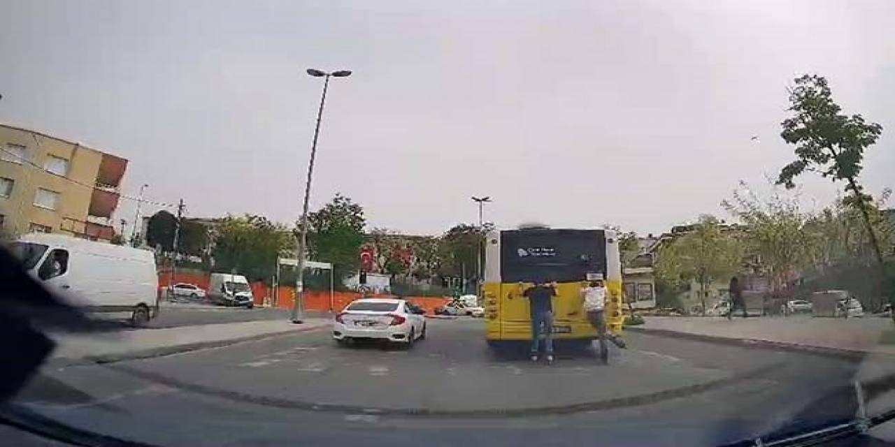 Küçükçekmece’de Patenli Gençlerin Tehlikeli Yolculuğu Kamerada