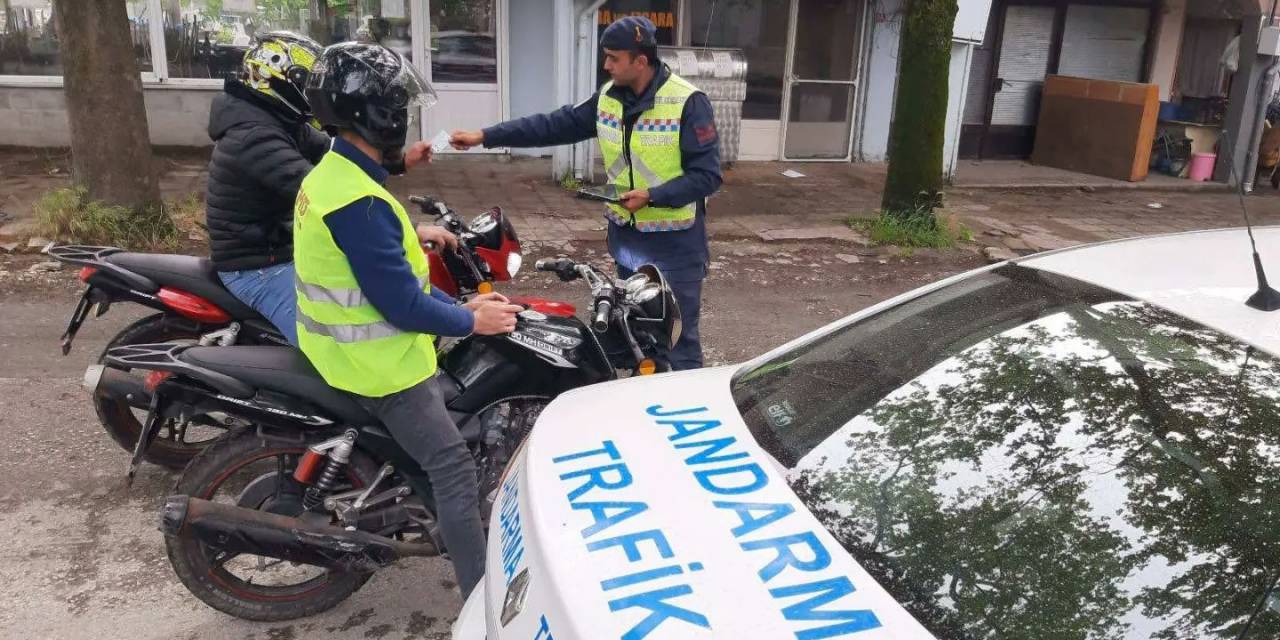 Babaeski’de Jandarma Ekiplerinden Motosiklet Denetimi